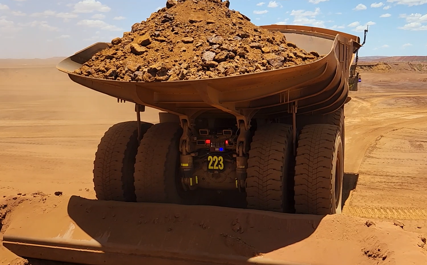 Iron Ore Mine open feed hopper dust